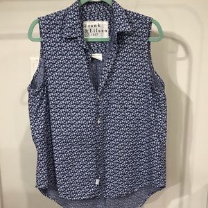 Sleeveless button down top EUC